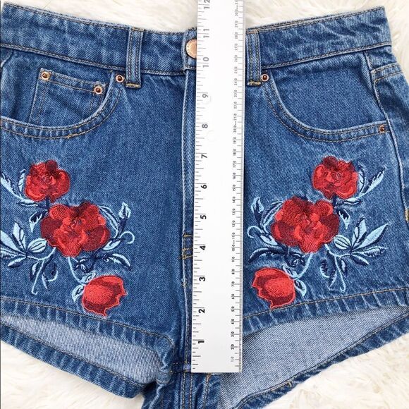 H&M x Coachella High Rise Rose Embroidered Jean Shorts 4 - Picture 5 of 7